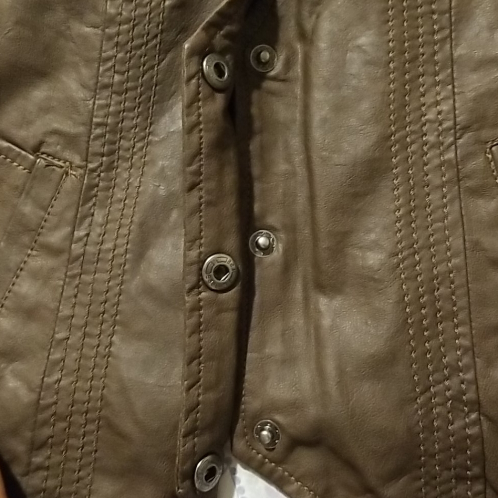 Vest - Picture 6 of 6